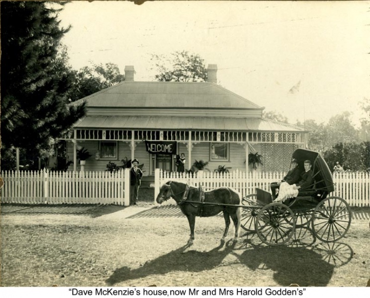IONA Dave McKensies House the Mr & Mrs Harold Godden
Now Mary Cramond
Cnr Hyacinth & Tulip Streets
errey001.jpg
