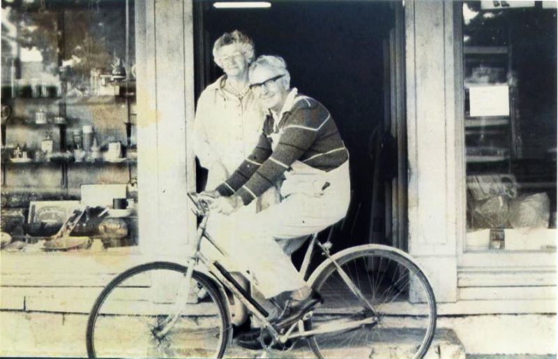 Mr and Mrs Peacock Violet Town Photograph Gallery