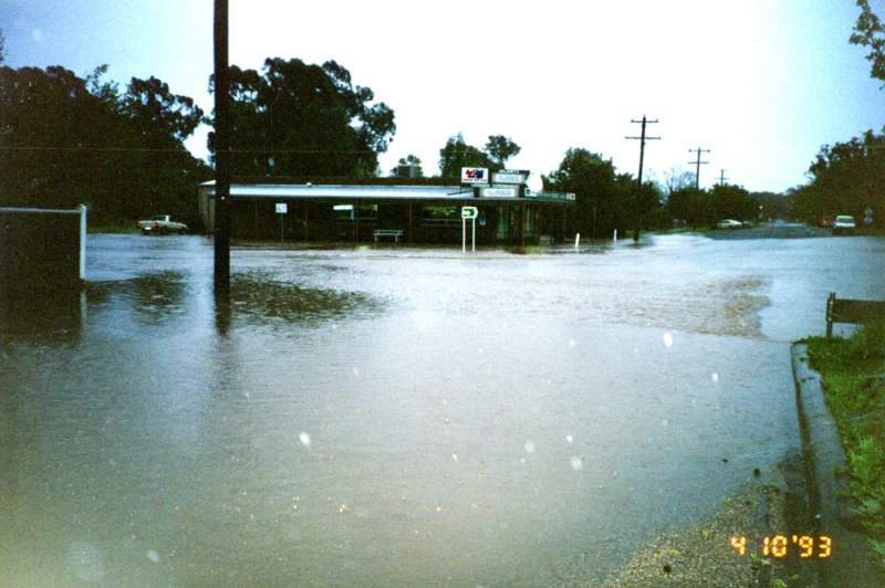 Honeysuckle Creek floods Violet Town Violet Town Photograph Gallery