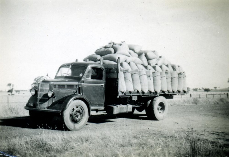 Truck loaded with bagged oats. Caniambo. 1950s