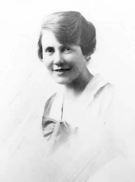 Frances Lillian Mackay 1919.jpg